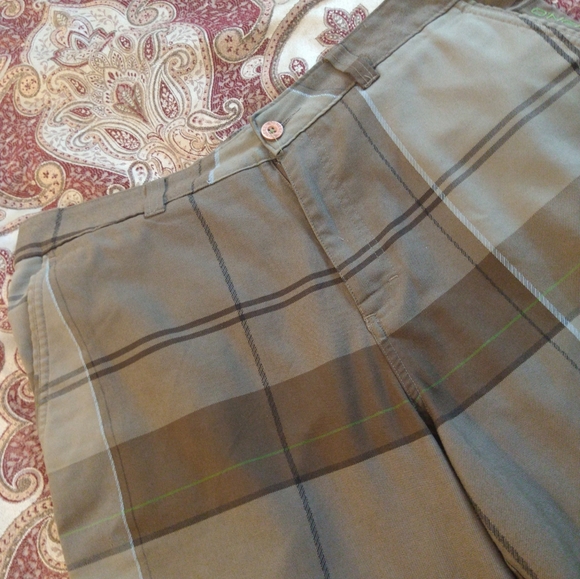 Size 34 mens O'Neill Bermuda plaid shorts - Picture 4 of 16